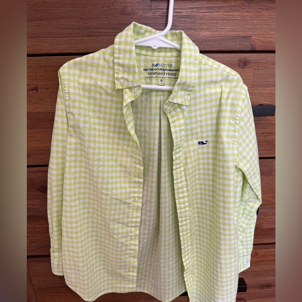 Vineyard Vines Performance Boy’s Button Up Shirt size 6